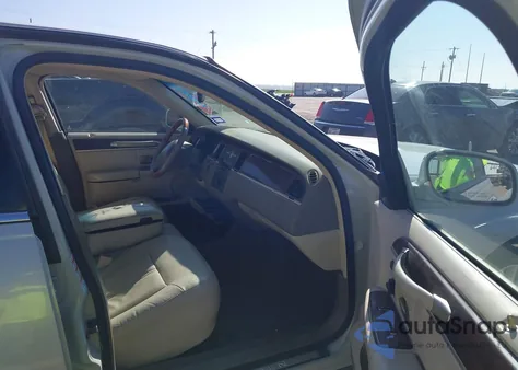 2004 Lincoln Town Car Ultimate из США, поврежденный, VIN 1LNHM83WX4Y636384